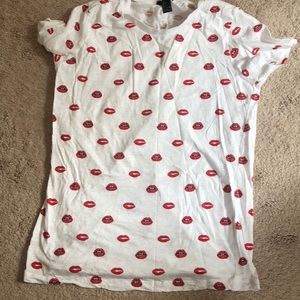 Forever 21 lips shirt